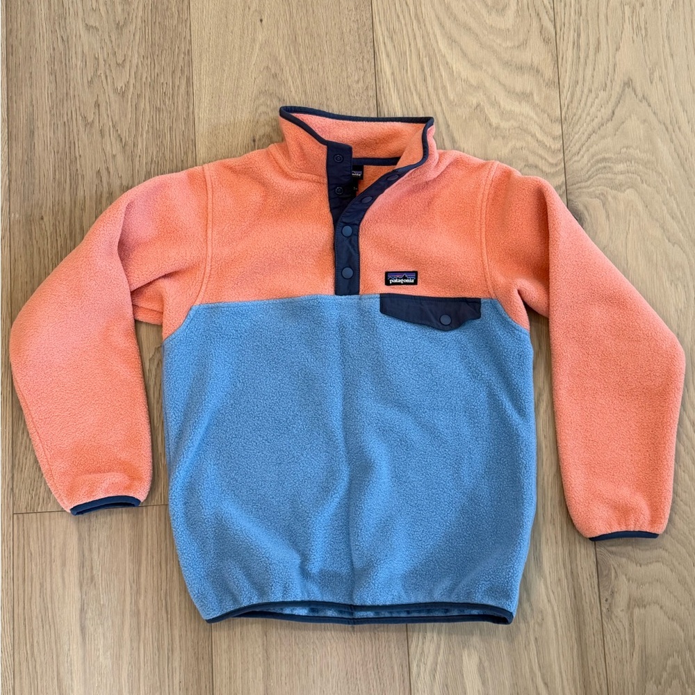 Patagonia Girls Synchilla Snap-T Fleece Pullover, Blue & Coral/peachish  (M/10)